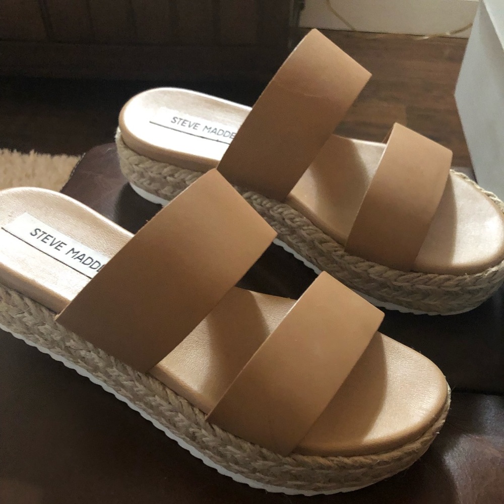 Steve Madden size 7 sandals, never worn.
